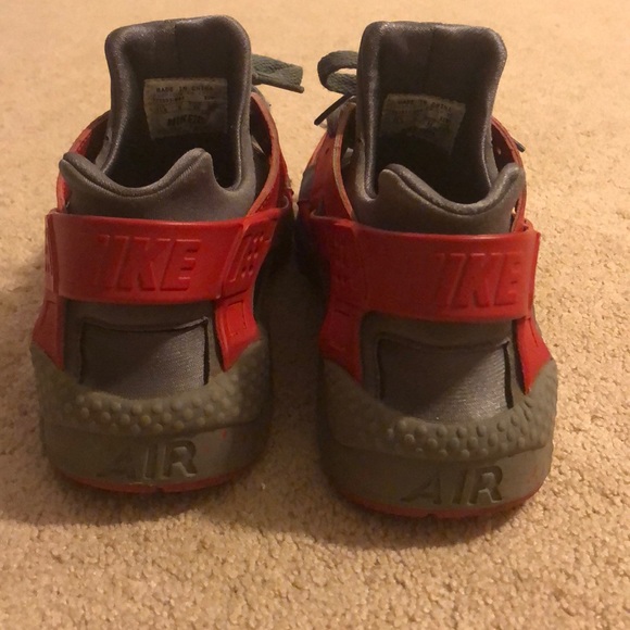 These are gray and red huraches by Nike - Picture 4 of 8
